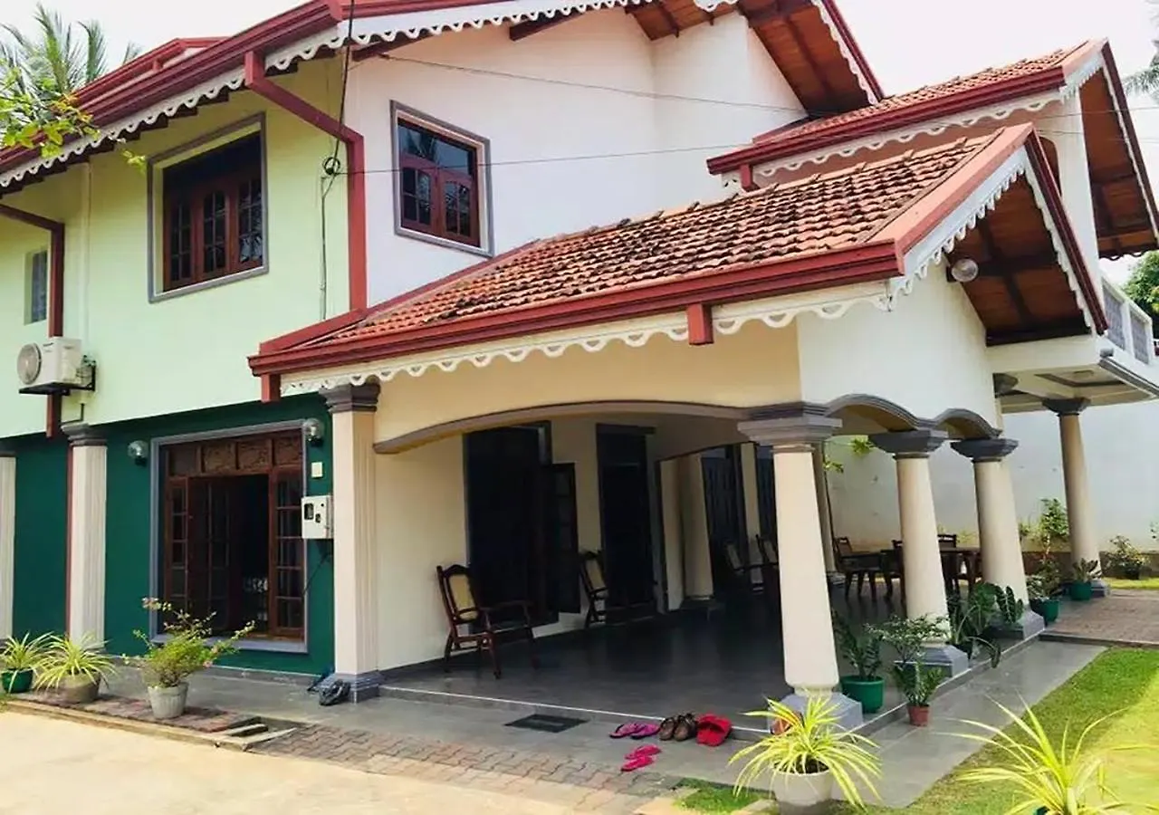 Nest Hostel Negombo